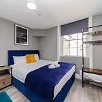 Beachfront Studio Apartment I Sleep 2 I King-Size Bed I Smart Tv I Ms7